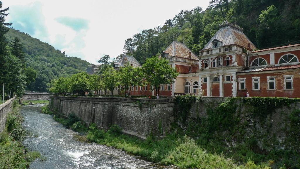 Pensiunea Floare de Colt Băile Herculane Exterior foto